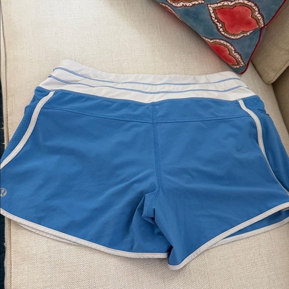Lululemon Sz 4. Women’s Blue Performance Running Shorts - Picture 2 of 4
